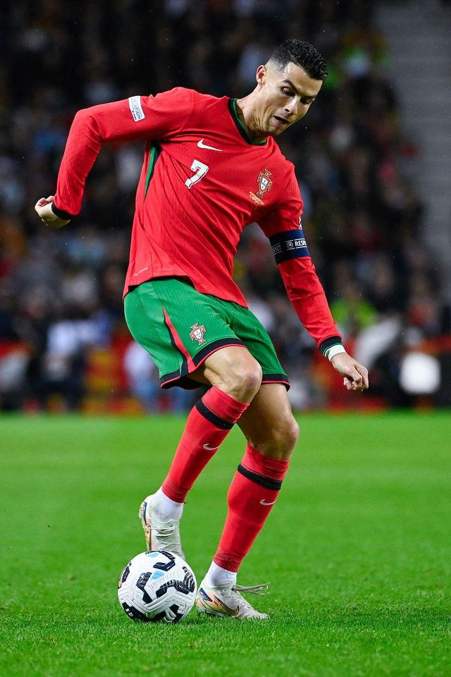 C罗连续五场比赛得分超过赛事规则更新巴黎圣日耳曼转会期战术微调，网友：瓦伦西亚今晨更衣室发声